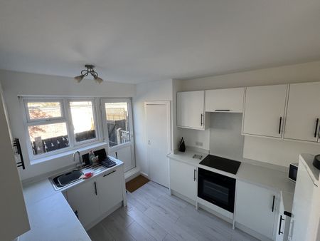 2 Bed Flat, Amesbury Avenue, SW2 - Photo 4