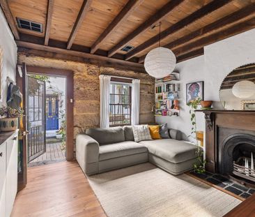 Charming Historic Sandstone Cottage in Surry Hills - Photo 2