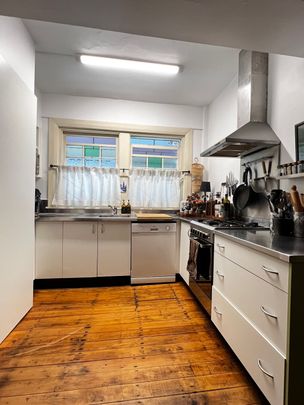 Elizabeth Bay - Photo 1