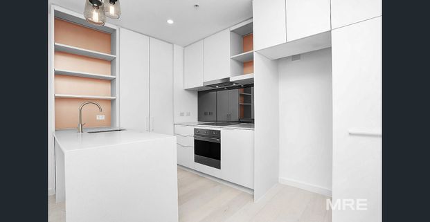 Light and bright at the edge of the CBD - Photo 1