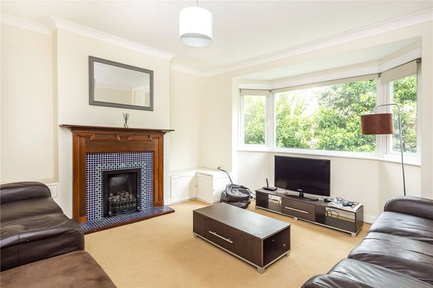 South Bank Lodge, South Bank, Surbiton, Surrey, KT6 flat to rent - Photo 1
