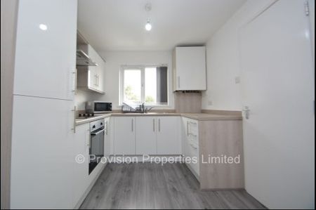 4 Bedroom House near Leeds University - Photo 3