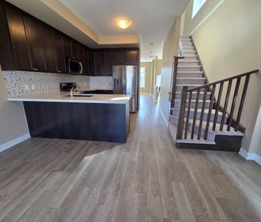 For Lease - 100 Laguna Village Crescent, Hamilton, Ontario - Photo 2