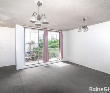 Spacious Two Bedroom Unit In Parramatta! - Photo 1