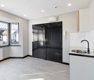 Studio Flat, Taunton Close, SM3 - Photo 5