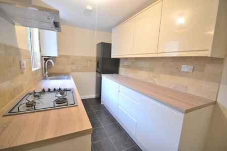 Price £1,750 pcm - Available 20/09/2026 - Part Furnished - Photo 4