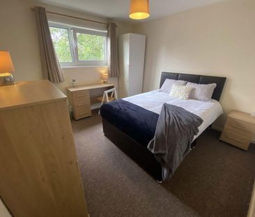 1 bedroom in a house share to rent - Photo 2