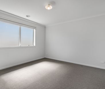4 Charming Loop, Officer VIC 3809 - House For Rent | Domain - Photo 4