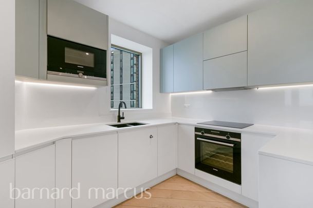 Capital Interchange Way, Brentford - Photo 1