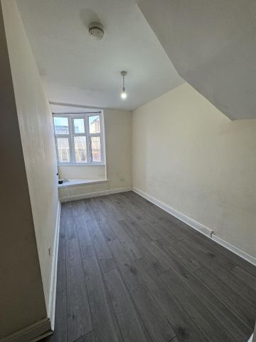 44c Market Street,Eastleigh - Photo 2