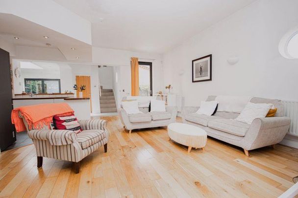 4 bedroom detached house to rent - Photo 1