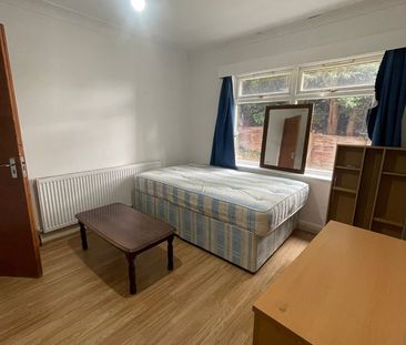 Room in a Shared House, Headingley Mount, LS6 - Photo 1