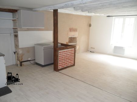 A LOUER - T2 de 47.6m² - centre historique - Photo 2