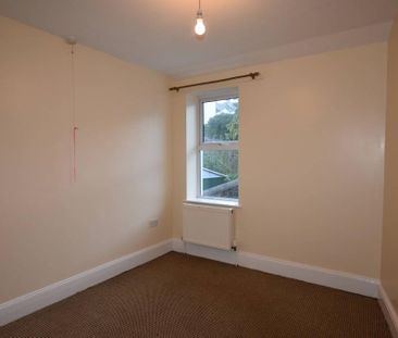 2 bedroom end of terrace house to rent - Photo 3