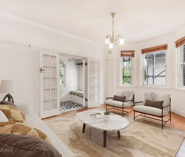 Sun Filled 90sqm Two Bedroom Apartment With Sunroom - Photo 1