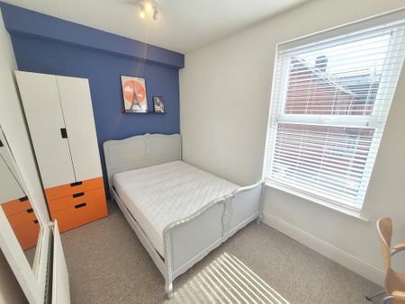 4 bedroom terraced house to rent - Photo 3