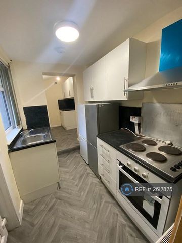 3 bedroom terraced house to rent - Photo 2