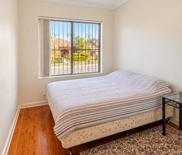 Spacious Fully Furnished Three-Bedroom Apartment - Photo 4