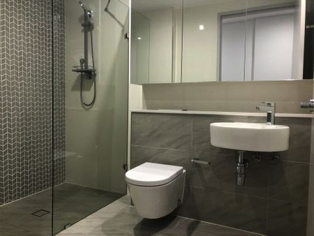 Chic & Modern 1-Bedroom Apartment in the Heart of Waterloo - Photo 5