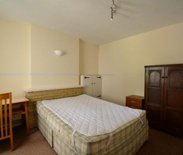 5 bedroom semi-detached house to rent - Photo 2