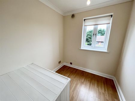 Lark Rise, Uttoxeter, Staffordshire ST14 8SZ - Photo 3