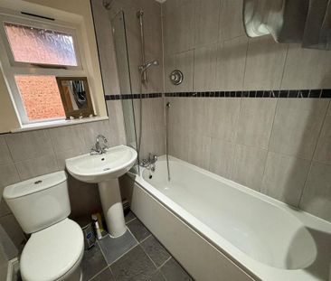 2 bedroom semi-detached house to rent - Photo 4