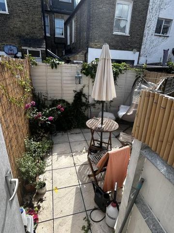 Lovely Double and bright room available - Photo 4