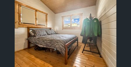 Charming 3-Bedroom Home in East Jindabyne - Photo 3