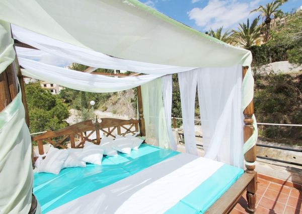 Villa for rent in Cumbre del Sol with 5 bedrooms