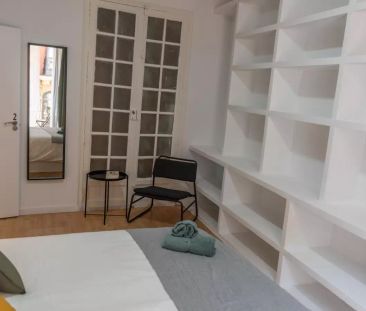 Room in a shared 4-bedroom apartment for rent in Palacio, bills included. - Foto 1