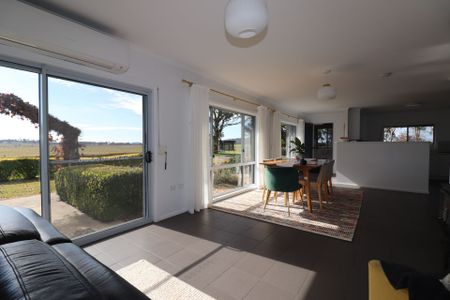 Brick family home - 9 km from town - Photo 4