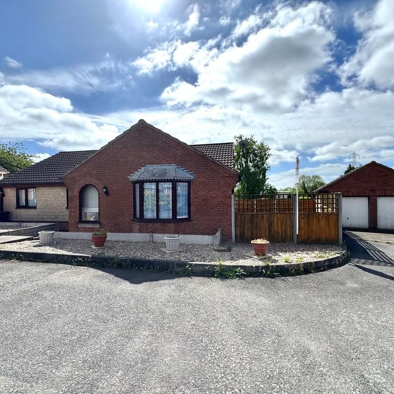 3 bedroom bungalow to rent - Photo 1