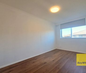 FRESHLY RENOVATED 2 BEDROOM APARTMENT! - Photo 3