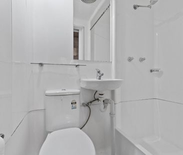 Redfern - Photo 3