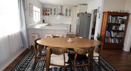 Family home in prime location - Photo 3