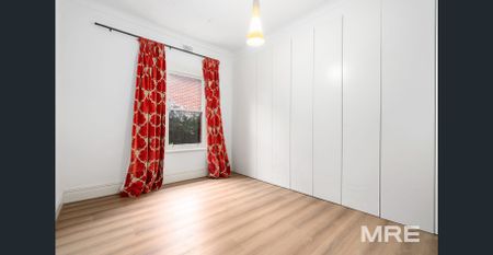 Elegant modern living meets prime Caulfield convenience - Photo 4