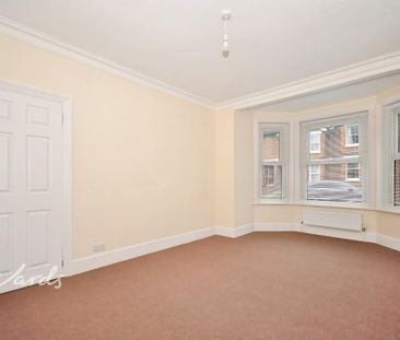 3 bedroom end of terrace house to rent - Photo 2