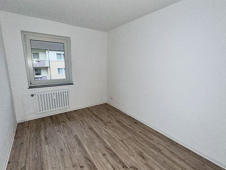 3-Zimmer, modernes Badezimmer - Foto 4