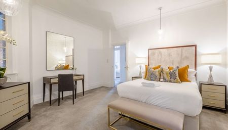 An impressive two-bedroom apartment with a large private garden in St John’s Wood, London NW8 - Photo 5