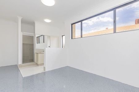 Large Family Home - Photo 4