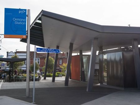 Modern design - McKinnon School Zone! - Photo 4