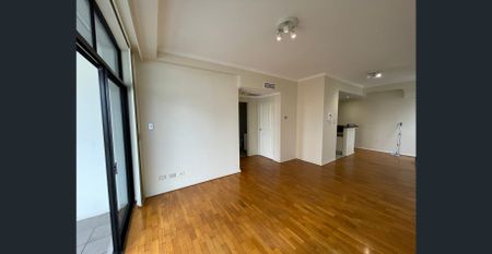 Central Location, Luxury One bedroom with panoramic district views and Pool, Gym Resort Style living. - Photo 3