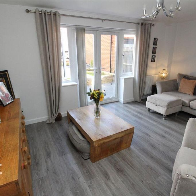 4 bedroom semi-detached house to rent - Photo 1