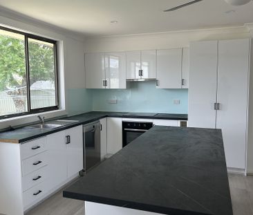 3 bedroom home with Garage - Photo 6
