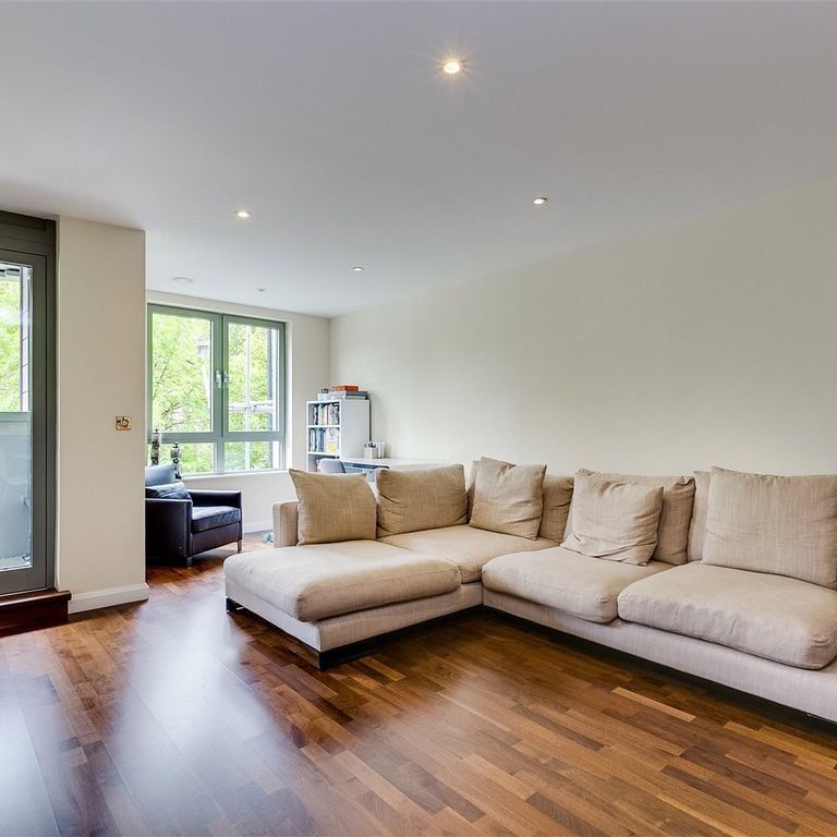 2 Bed Flat, Dungannon House, SW6 - Photo 1