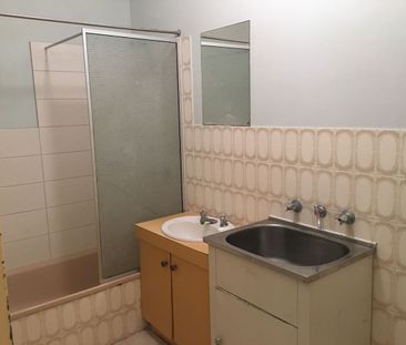 BRIGHT, BREEZY AND IDEALLY LOCATED! - Photo 5