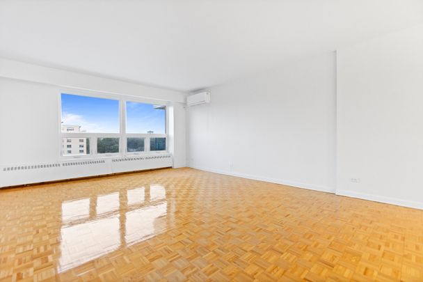 5320 Av. MacDonald, Côte-Saint-Luc, QC H3X - Photo 1