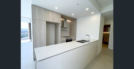 Modern Two-Bedroom Apartment Surrounded by Parkland and Urban Convenience - Photo 4