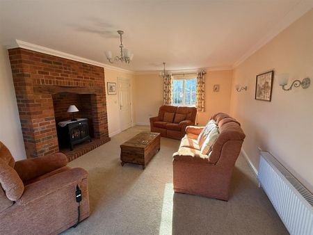 3 bedroom detached bungalow to rent - Photo 2