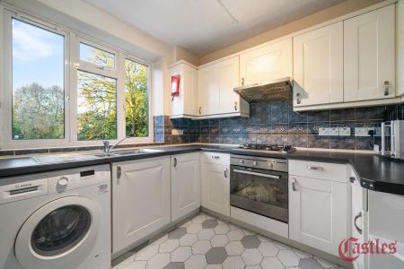 3 bedroom flat to rent - Photo 3